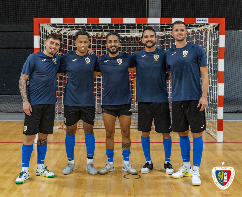 Oni mają dodać jakości futsalowej Piastowi. Od lewej: Luis Bortoletto, Edgar Varela, Alan Githay, Alex González, Patrik Zaťovič. 
Foto: Robert Neumann