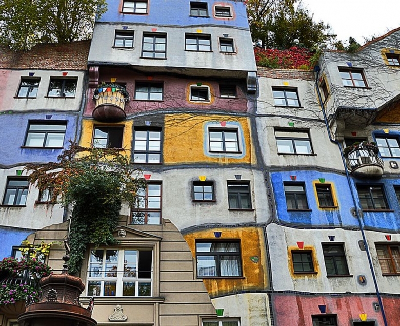 Kolorowe domy jak z bajki zaprojektował Polak Stuwodny.
