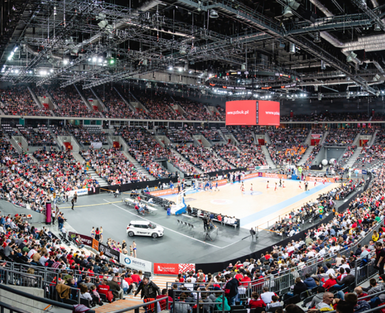Spotkanie Polska - Izrael w ramach kwalifikacji do EuroBasketu 2021 w Arenie Gliwice oglądało w 2020 r. aż 12043 kibiców! To rekord frekwencji na meczu koszykówki w naszym kraju. 
Fot. Michał Buksa