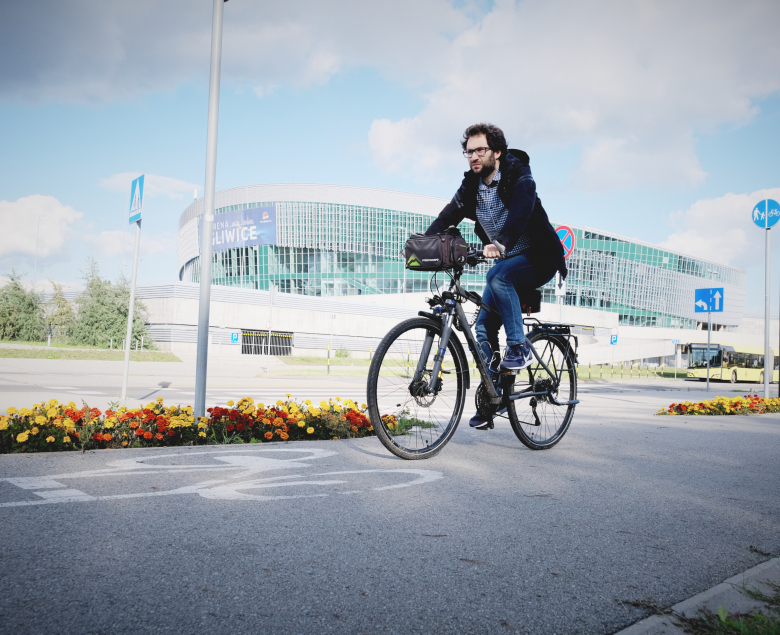 - Jako zapalony cyklista bardzo lubię korzystać, że ścieżki rowerowej prowadzącej z centrum Gliwic do Sośnicy. To porządnie wykonana inwestycja i oby takich więcej w naszym mieście.